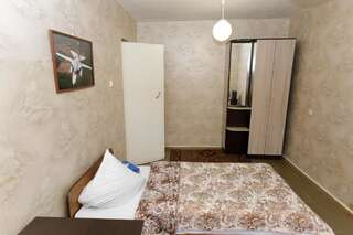 Гостиница Взлет Ахтубинск Улучшенный двухместный номер с 2 отдельными кроватями-1