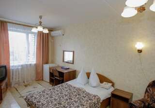 Гостиница Взлет Ахтубинск Улучшенный двухместный номер с 2 отдельными кроватями-4