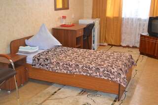 Гостиница Взлет Ахтубинск Улучшенный двухместный номер с 2 отдельными кроватями-5